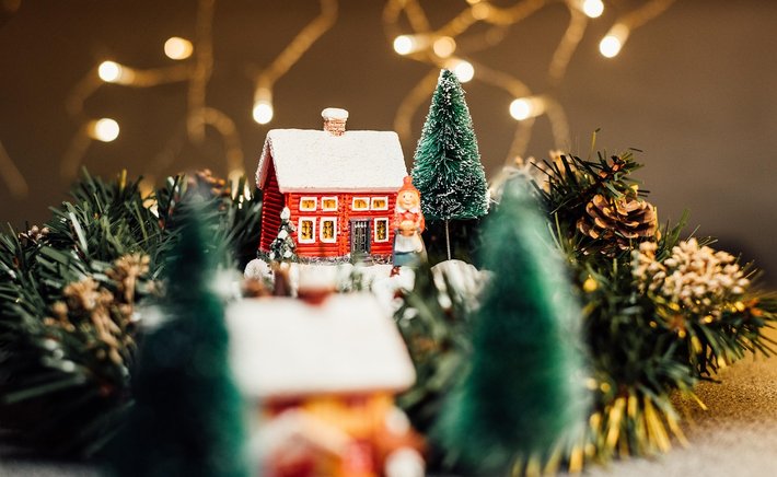 Seasonal Garland Ideas for Every Month of the Year